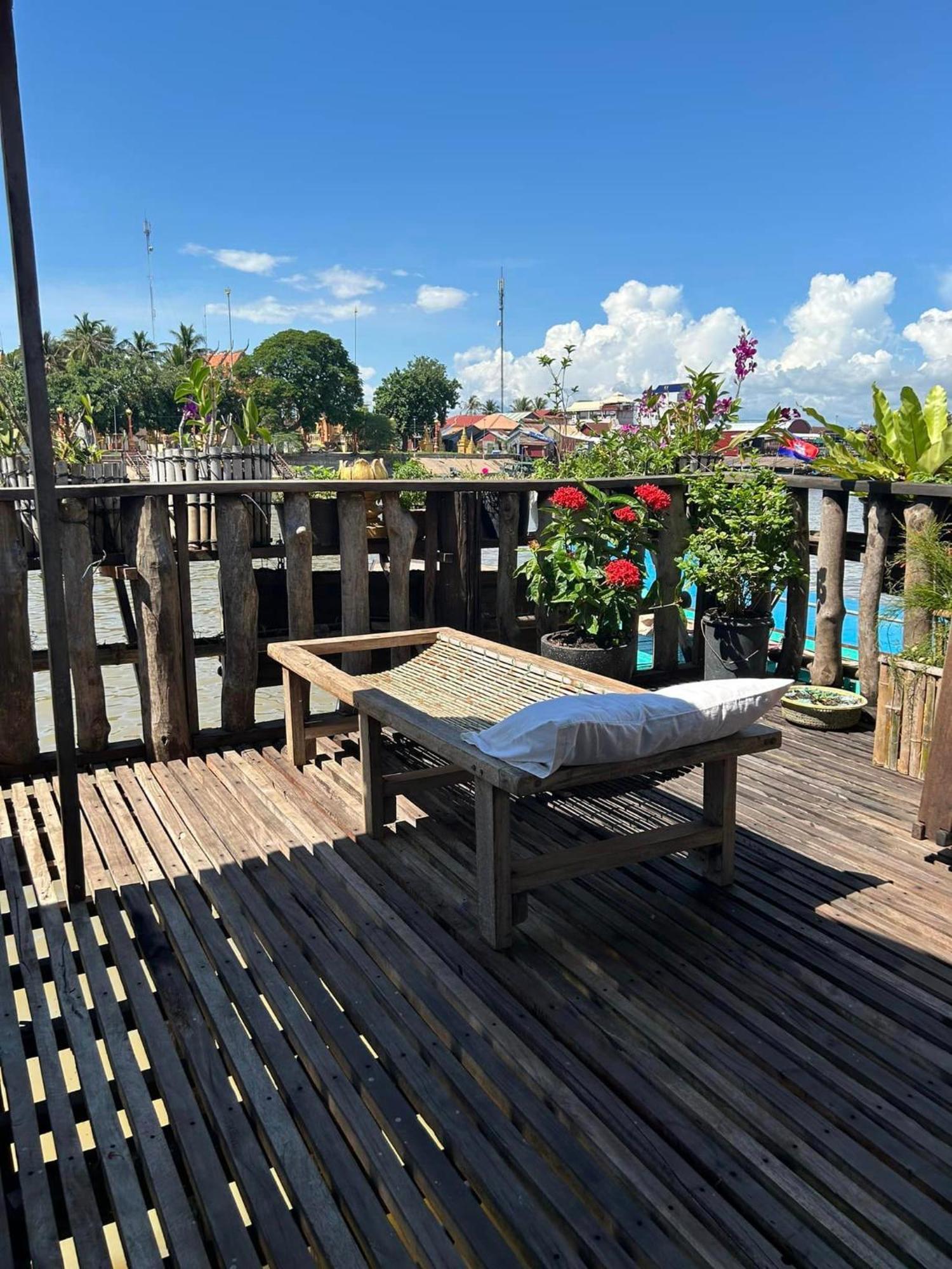 St 63 Home Stay & Tour Kampong Khleang 외부 사진